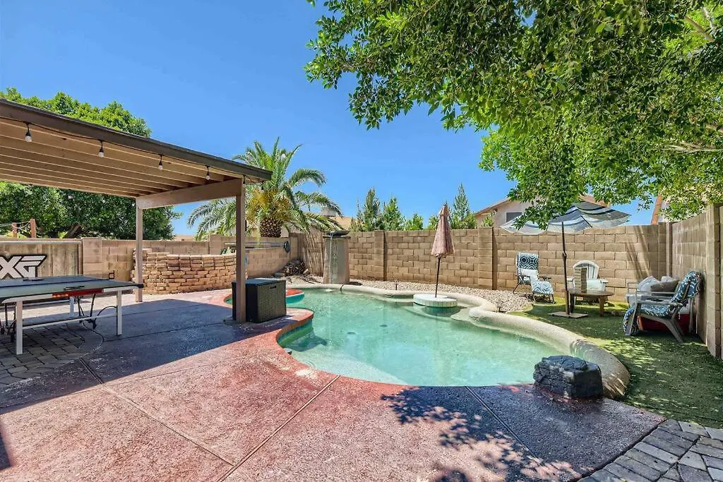Modern Spacious 3 Bedroom Home Pool And Game Phoenix