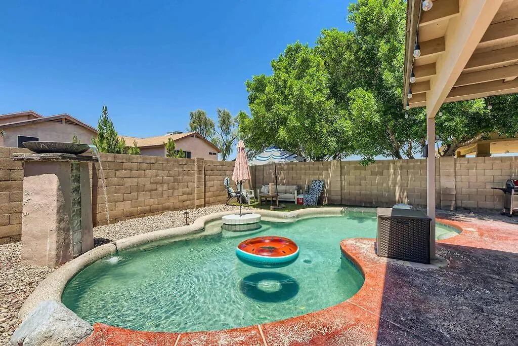 Holiday home Modern Spacious 3 Bedroom Home Pool And Game Phoenix